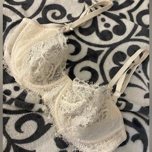 Victoria’s Secret Dream Angels Lace Push-up Bra